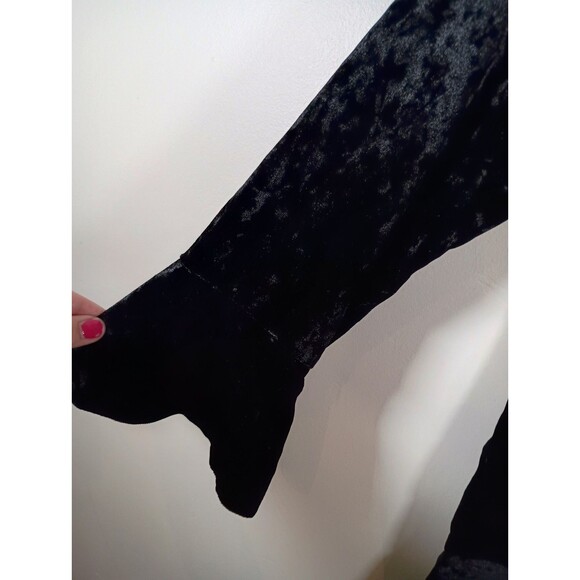 Linea Louis Dell'Ollio Velvet Asymmetrical Flutter Sleeves Black Top Size Small - Picture 2 of 6